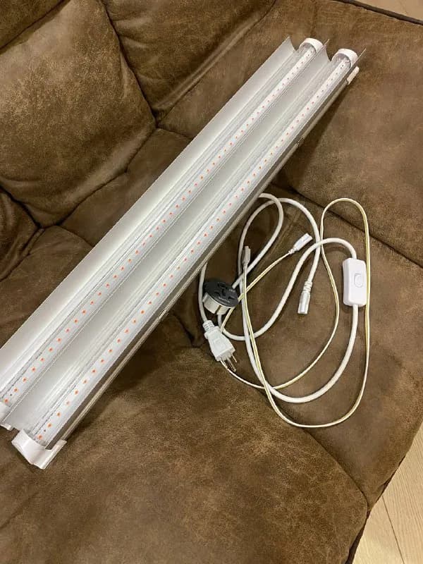 LED лампы (2 шт.) для выращивания растений. Лампы рабочие, в комплекте все есть. — Тбилиси — 100 ₾