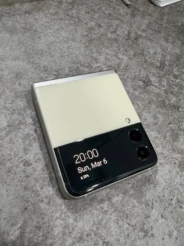 Samsung flip 3. 256 Gb. 2900 лар. Идеальное состояние — Тбилиси — 2 900 ₾