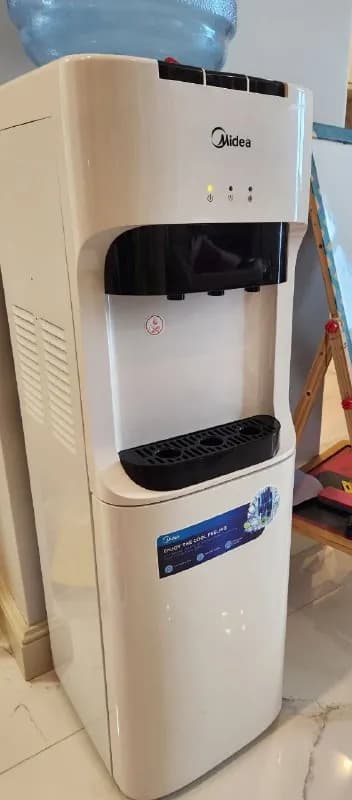 Кулер Midea для воды напольный — Батуми — 190 ₾