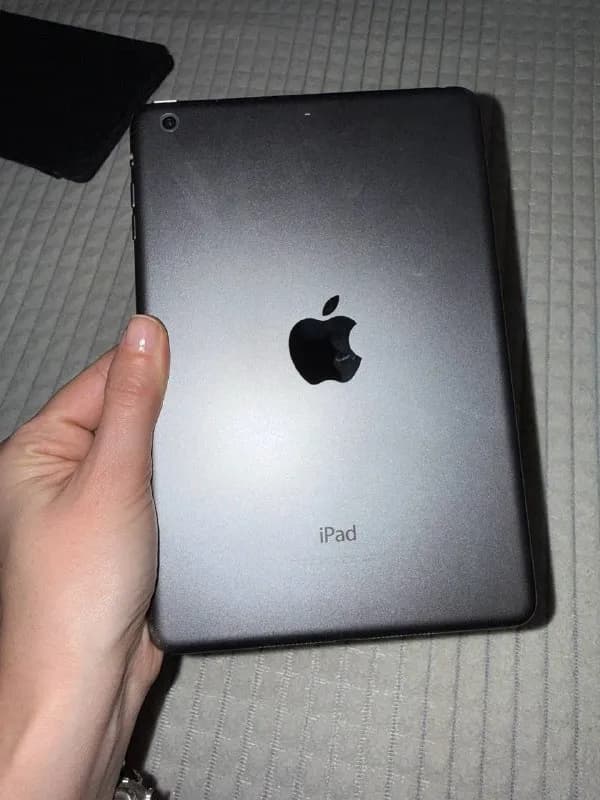 iPad mini 2 на 64 гб, который совершил сальто на напольную плитку 🥲 — Батуми — 40 ₾