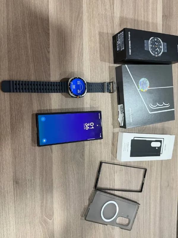 Samsung Z Fold 7 vs Galaxy Watch Ultra и чехол карбоновый покупал за 370 лари — Тбилиси — 370 ₾