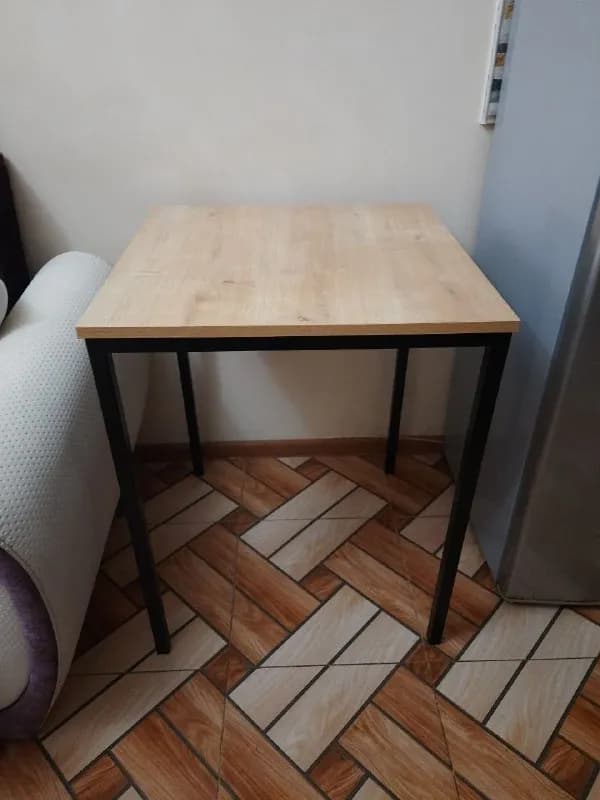 Стол 60×60×75 — Батуми — 75 ₾
