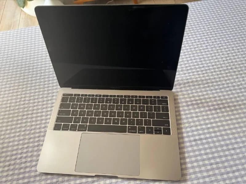 1. MacBook Pro 13» 2017, 8GB RAM, SSD 256GB — 700 лари, состояние хорошее — Тбилиси — 700 ₾
