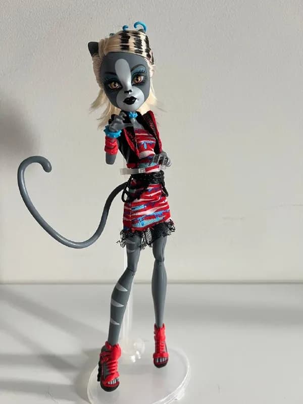 Mattel monster high Meowlody Zombie shake монстер хай Мяулодия Зомби Шэйк, шарниры тугие цена 129 — Батуми — 129 ₾