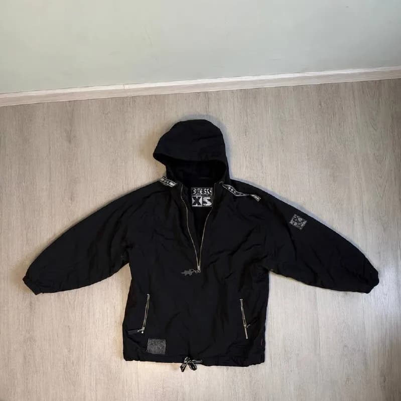 60 лари (мужская черная XXL и женская оранжевая S). — Батуми — 60 ₾