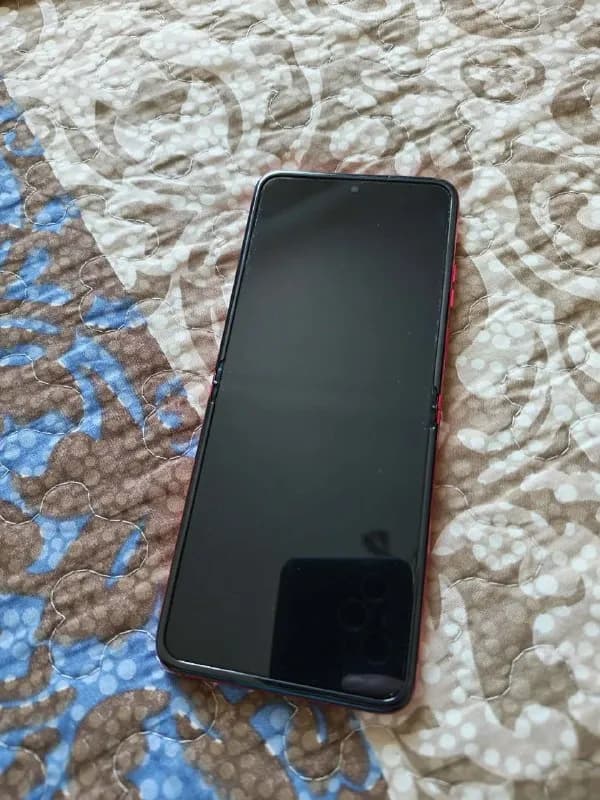 Motorola RAZR 40 Ultra в хорошем состоянии, цена: 500 лари — Тбилиси — 500 ₾