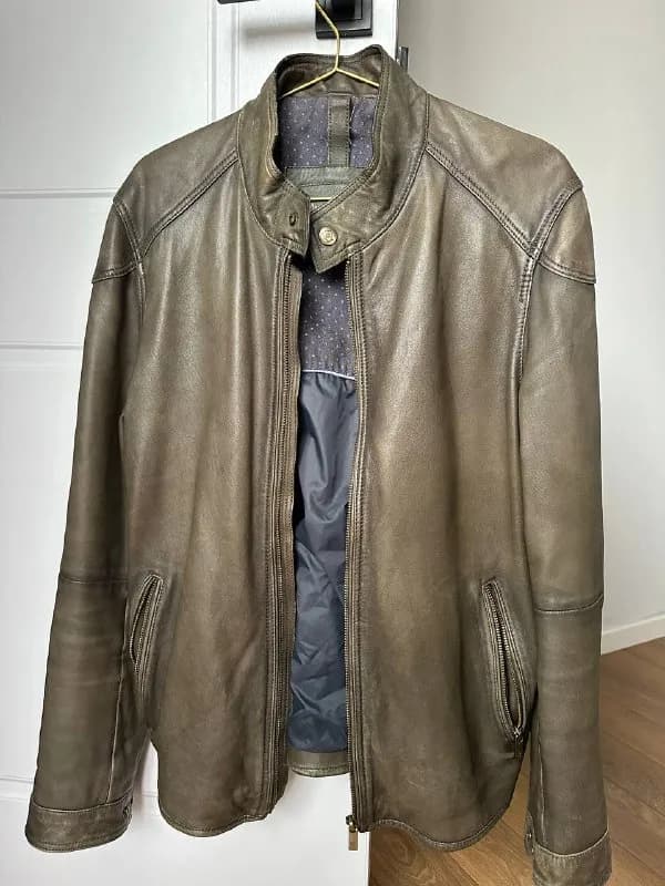 Massimo Dutti, в хорошем состоянии, покупалось в магазине, размер М. Сабуртало, 100 лари, все вопрос — Тбилиси — 100 ₾