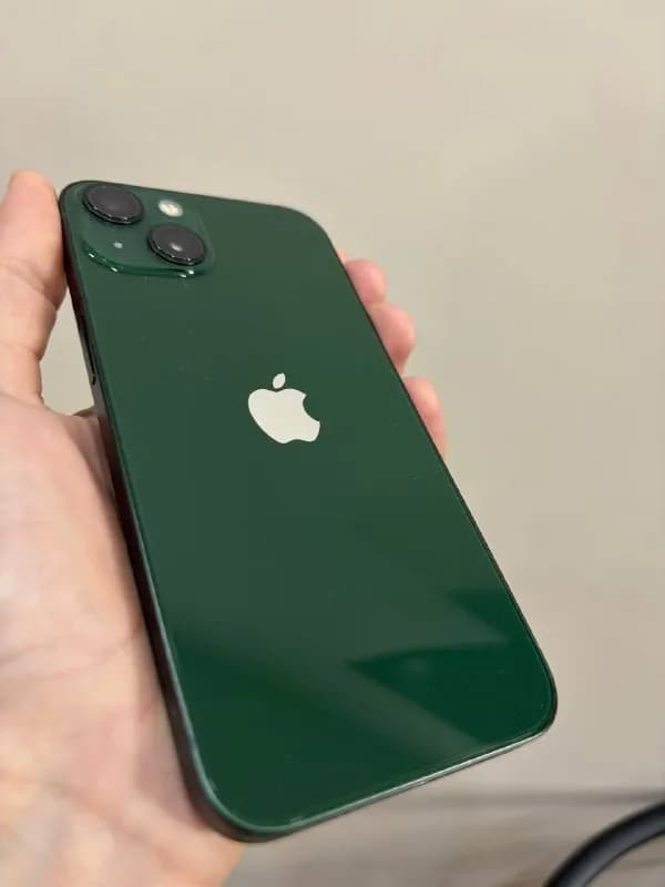 iPhone 13 (256 ГБ), батарея 87%. 🔋 Никогда не вскрывался, всё оригинальное. 📱 Без сколов и глубоки — Батуми — 750 ₾