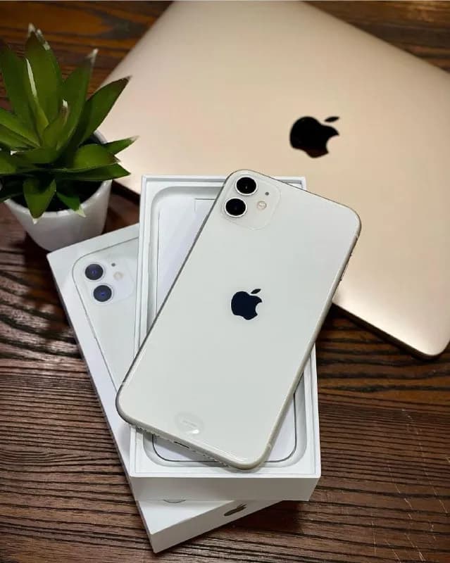 iPhone 11 — 128Гб — 1930 лари или 630$ (белый и красный цвет) — Тбилиси — 1 930 ₾