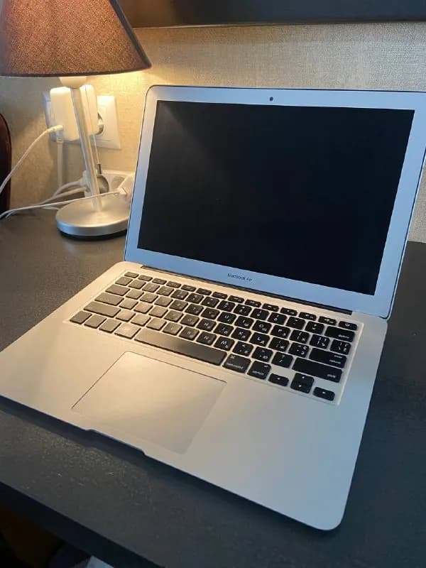 MacBook Air — Тбилиси — 250 $