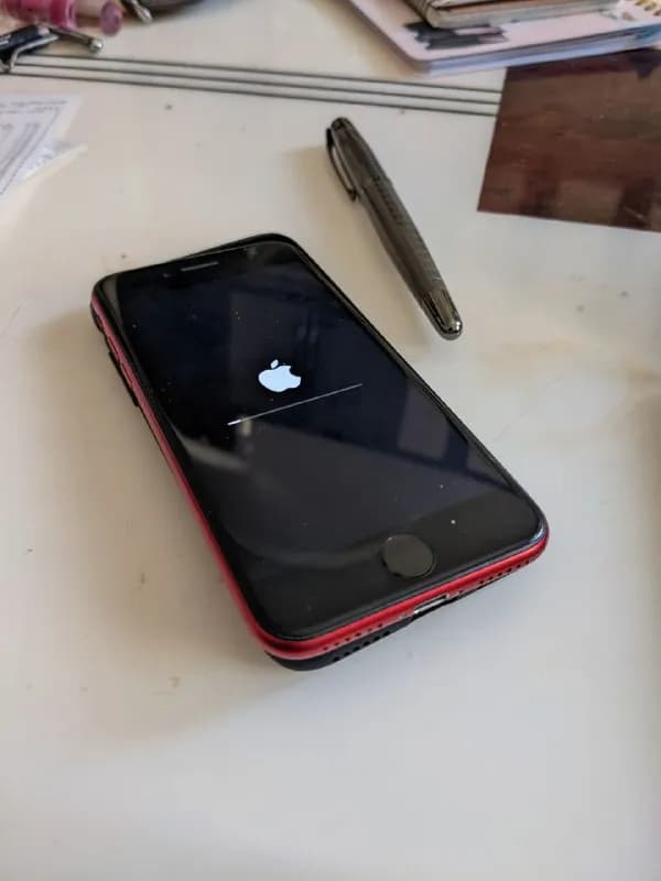 iphone SE 2020 red 128Gb в идеальном состоянии, Тбилиси — Тбилиси — 800 ₾