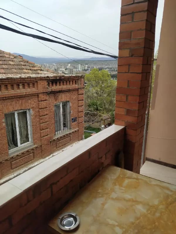 15 minutes walk from the Medical University, large hall with kitchen, large private hallway with a small table — Тбилиси — 400 $