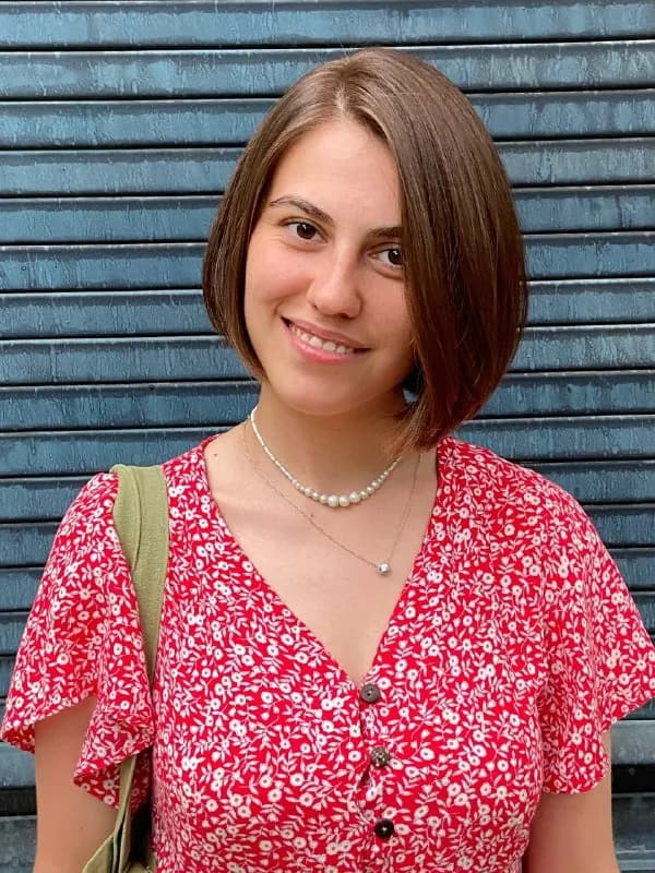 3,5 года, в Питере работала в Girlie (бывш. Birdie). Стригу все женские стрижки, в мужских работаю т — Тбилиси — 50 ₾