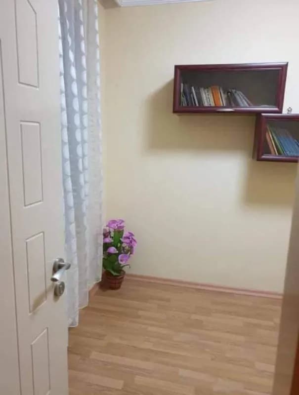 7-room apartment in Rustavi, 16th microdistrict. 2nd floor, 130 sqm, central heating, euro renovation — Тбилиси — 78,000 $