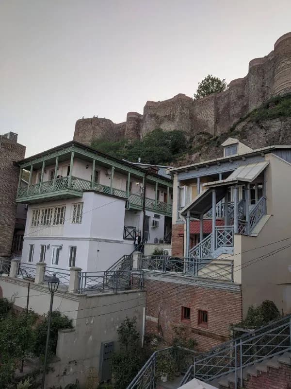 24/25 მაისი დაახლოებით — Тбилиси — 800 $