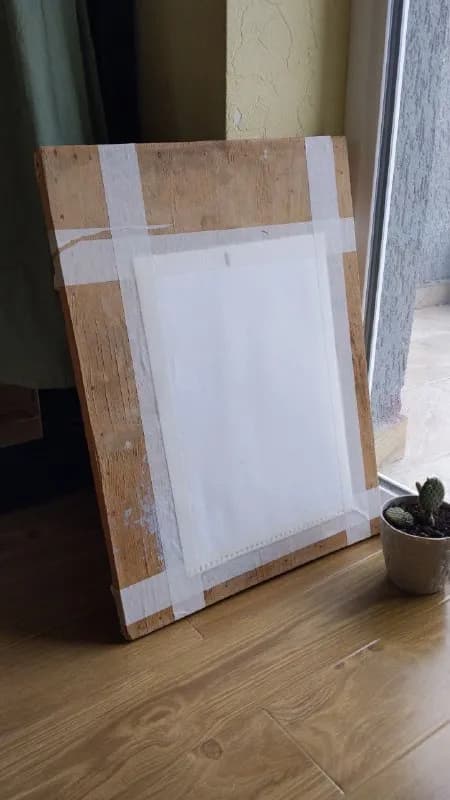 40×60; нитки мулине, немного ткани, пяльца; остатки маслянных красок, гуаши; тетради, скетчбук; скул — Тбилиси — 40 ₾