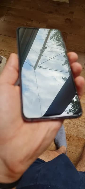 Xiaomi mi 9 64gb. Один из лучших смартфонов от xiaomi. Экран в идеале. Немного покоцан корпус и трещ — Тбилиси — 700 ₾