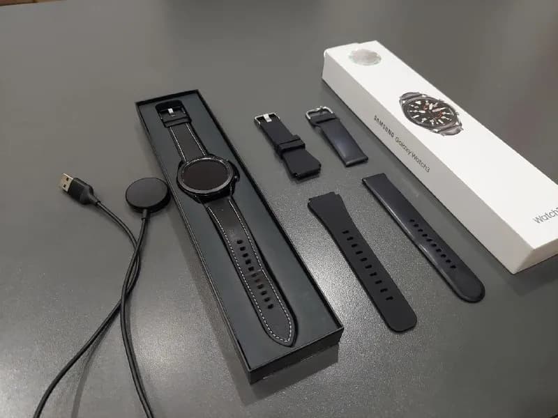 Samsung Galaxy Watch 3 45 mm, без царапин, полный комплект, 3 ремешка (оригинал, и 2 силиконовых) — Тбилиси — 550 ₾