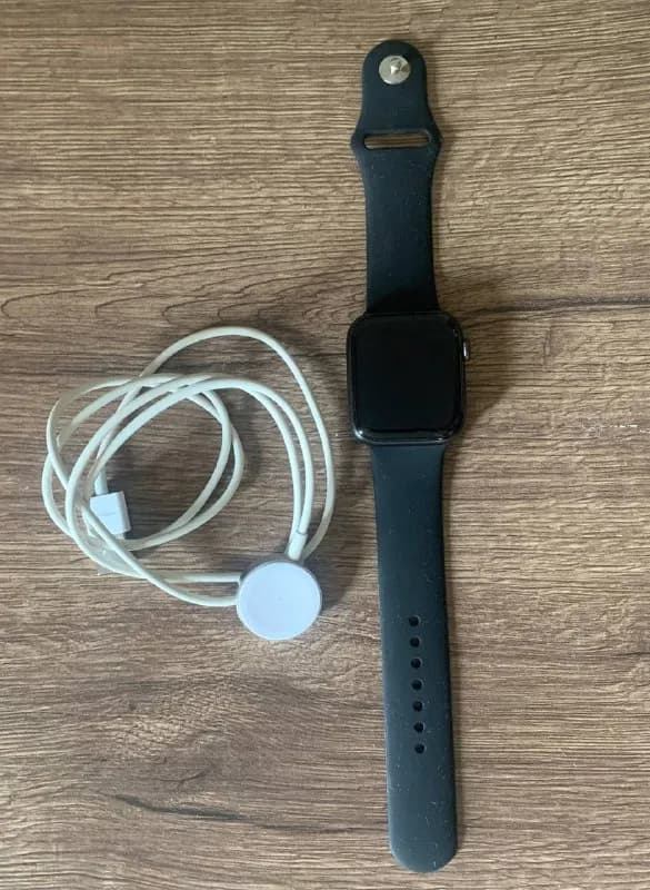 Apple Watch SE 44 mm состояние новых, без царапин, 750 лари — Тбилиси — 750 ₾