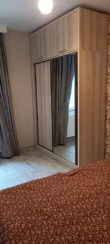 3 месяцев, по адресу berdznis 19, ортачала.47кв в квартире есть центральное отопление, кондиционер вся — Тбилиси — 750 $