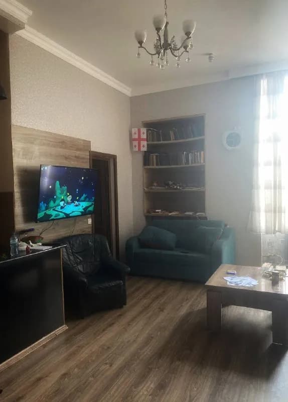 134. Дом старый, ремонт в квартире свежий. — Тбилиси — 350 $