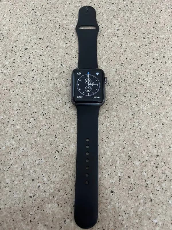 Apple Watch 3 42 mm. Часы и кабель. 400 лари. — Тбилиси — 400 ₾