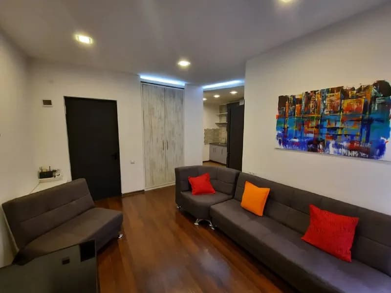 5 minutes walk — Тбилиси — 700 $