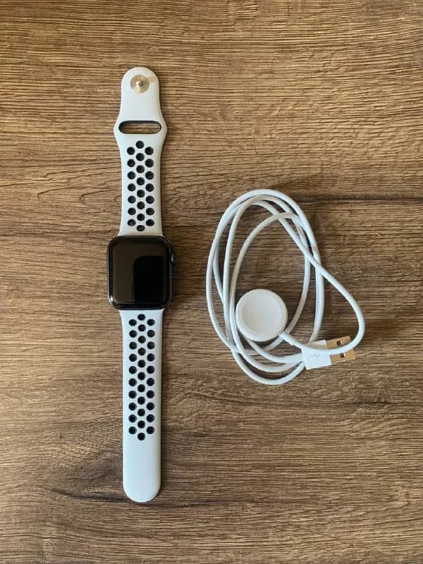 Apple Watch se 40 мм в идеальном состоянии. — Тбилиси — 650 ₾