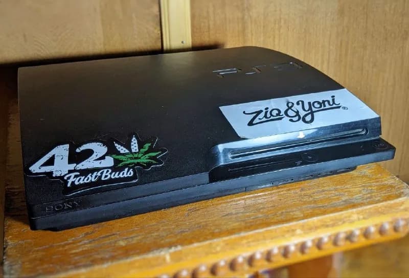 Sony Playstation 3SLIM 320 GB CECH-3003B в хорошем состоянии — Тбилиси — 300 ₾
