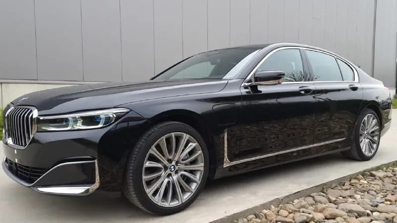 BMW 745 (гибрид) — Тбилиси