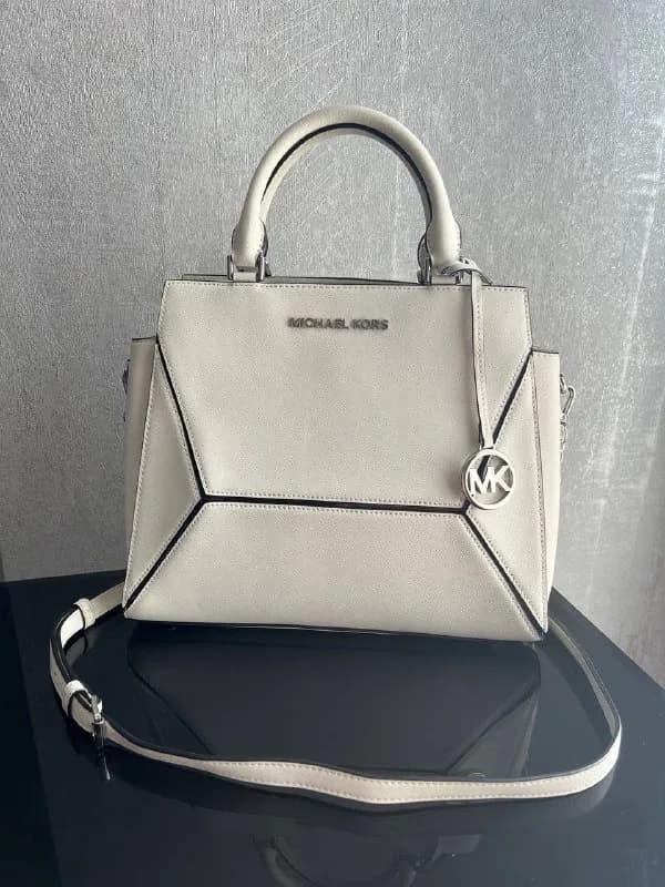 Michael Kors (ორიგინალი). შეძენილია ამერიკაში. — Тбилиси — 70 $