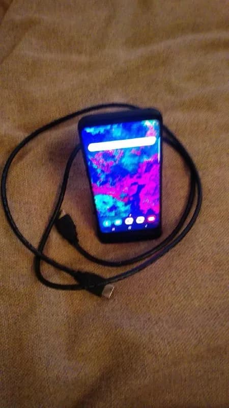 Samsung c HDMI кабелем, делает из вашего телефона полноценный комп, т.к, с возможностью подключить us — Тбилиси — 100 ₾