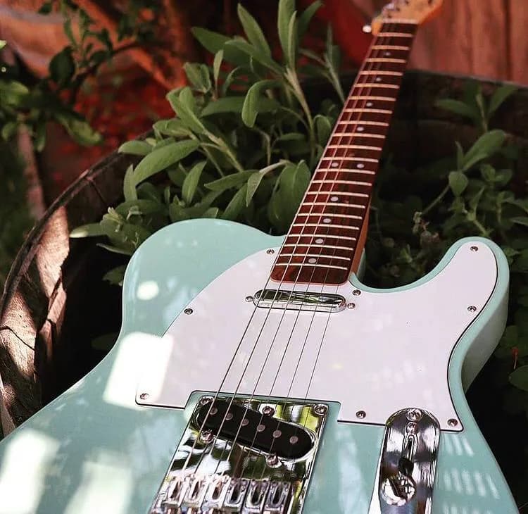 Fender Telecaster Surf-Green 🕊 600 лар торг уместен, в комплект входит ремень Fender и держатель р — Тбилиси — 600 ₾
