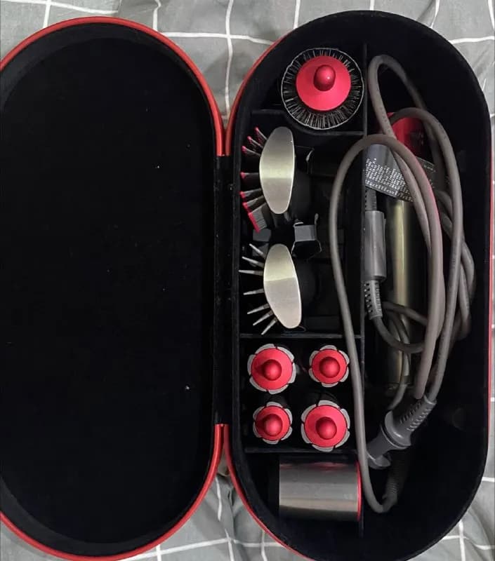 dyson, был куплен в Москве 1,5 года назад, есть пару внешних недочётов, работает идеально, 300$ — Тбилиси — 300 $