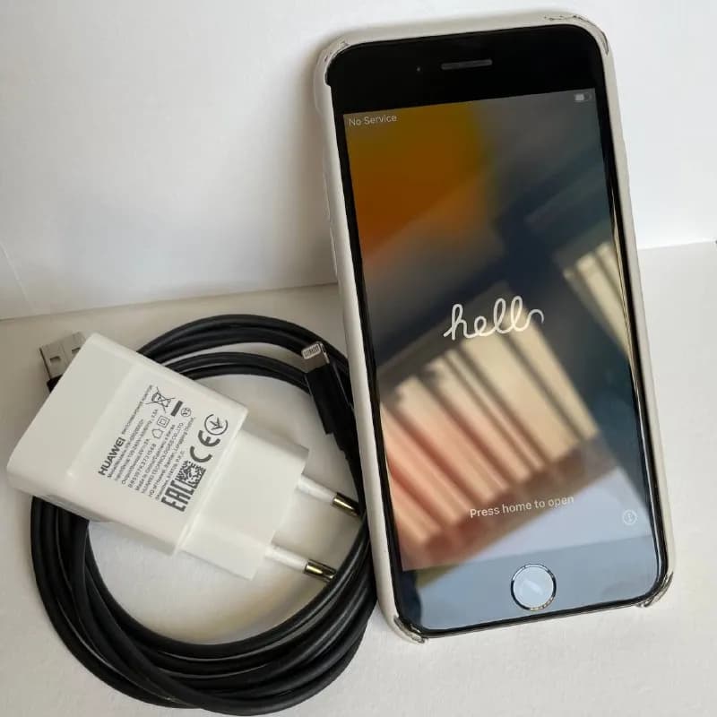 iPhone 8 64 Gb чёрный + чехол + кабель + зарядка — Тбилиси — 500 ₾
