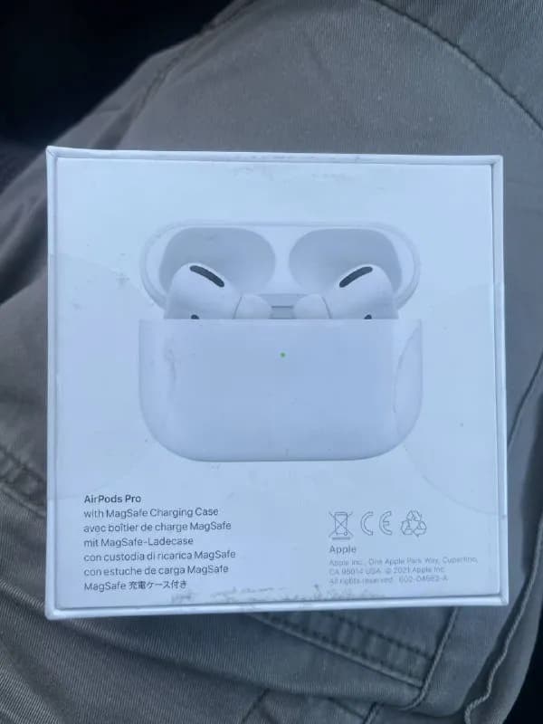 Macbook Pro M2 8/256 4000gel — Тбилиси