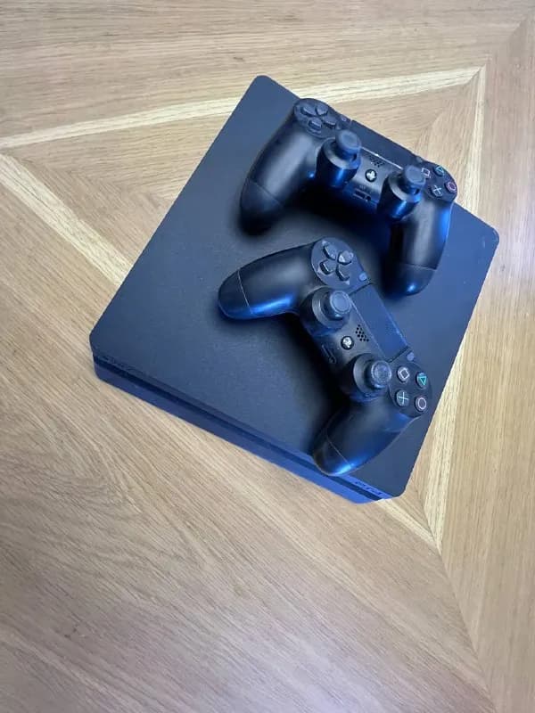 PS4 slim 1TB с двумя оригинальными гйемпадами DualShock. Цена $400 — Тбилиси — 400 $