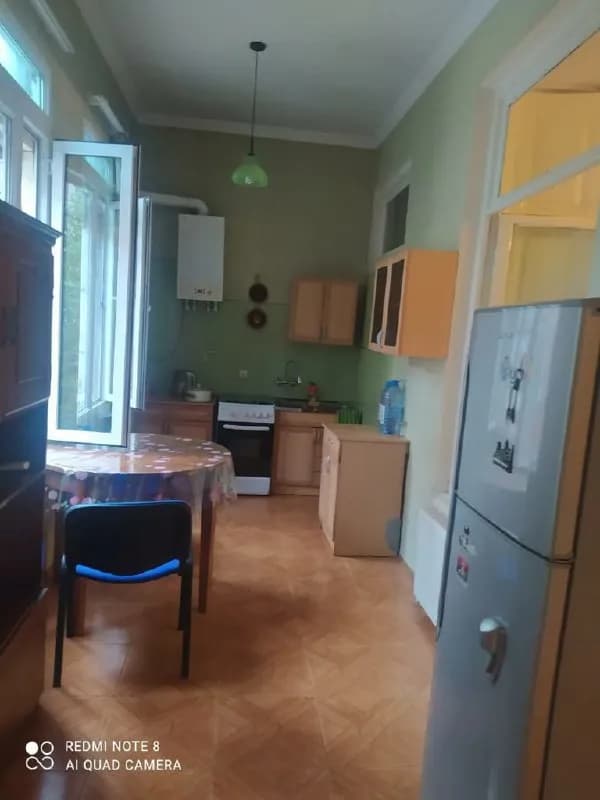 84кв/м центре города рядом с площадью свободы на улице Лермонтова за 500$ 💰👍👍👍 В доме есть цен — Тбилиси — 500 $