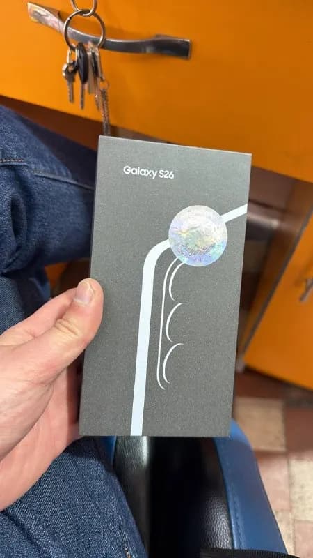 Samsung Galaxy S26, использовался 1 неделю, в комплекте оригинальный кабель, гарантия 1 год. Цена 19 — Батуми — 1 950 ₾
