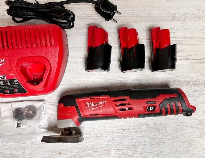 Milwaukee M[телефон], состояние рабочее. Был перебран, почищен и смазан. Очень компактный и удобный — Тбилиси — 350 ₾