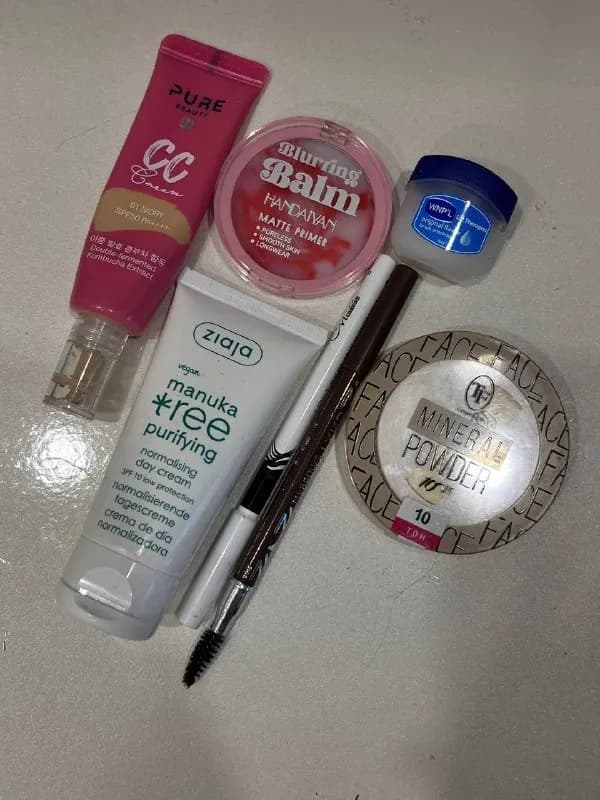 10 lari for all cosmetics in the last photo (Lip balm (new), White pencil (used once — Батуми — 10 ₾