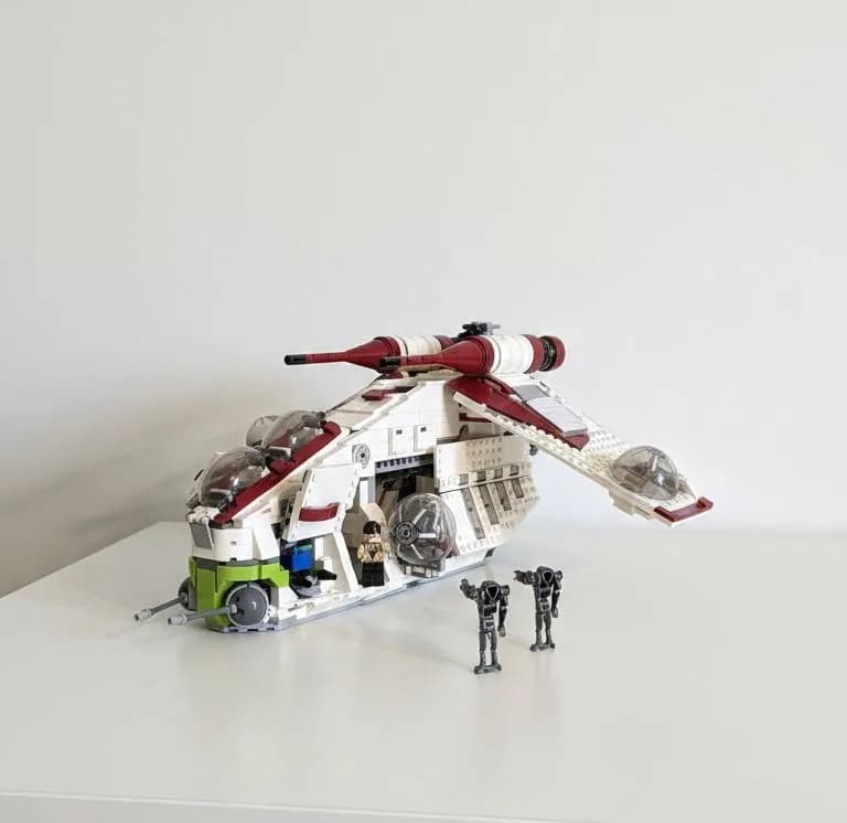 LEGO Star Wars — Republic Gunship с инструкцией — Батуми — 80 ₾