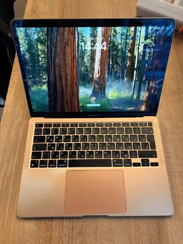 MacBook Air M1, 2020 — 16 GB RAM, 256 GB SSD — Тбилиси — 1 600 ₾