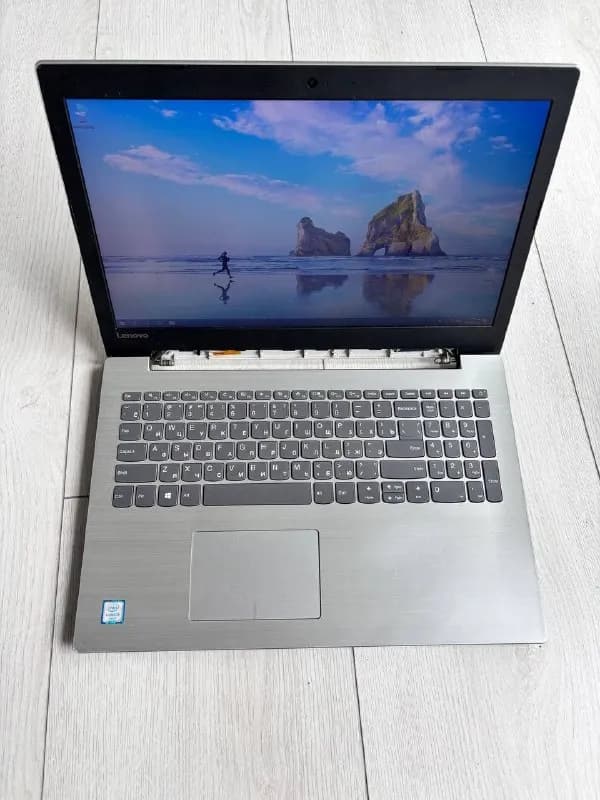 Lenovo Core i3-6006U, память 8gb, Ssd 128gb, GeForce 920Mx 2gb, аккумулятор держит 3 часа. В хорошем — Батуми — 560 ₾