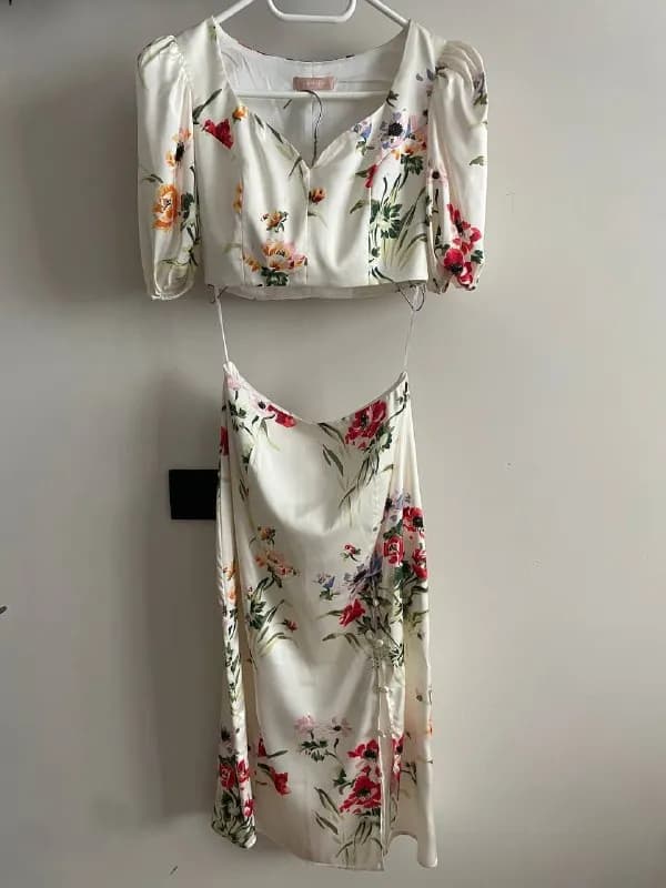 GEPUR из струящегося сатина. — Батуми — 40 ₾