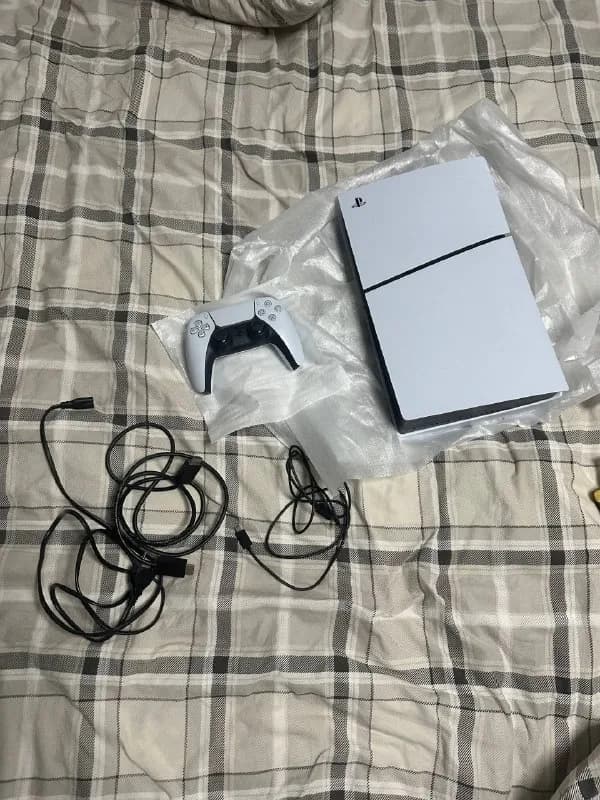ps5 slim disk 1200 лари, пользовались 3 месяца — Батуми — 1 200 ₾