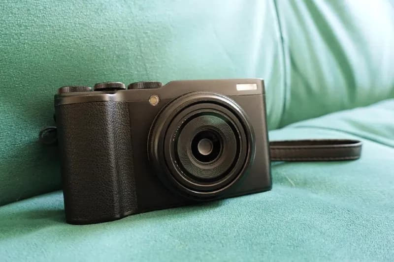 Fujifilm XF10 | 24MP | APS-C | 28 mm | F2.8 — Тбилиси — 700 $