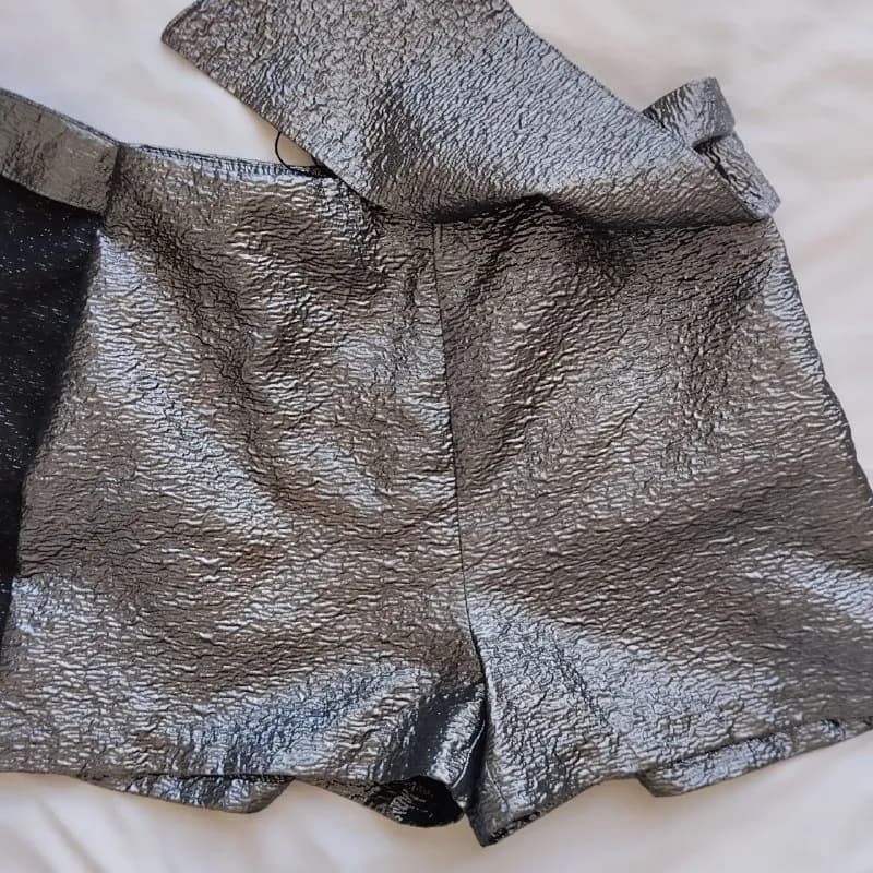 Zara размер XS, графитовый цвет, подойдут на миниатюрную девушку, подростка. Талия 64 см, длина 32. — Батуми — 32 ₾