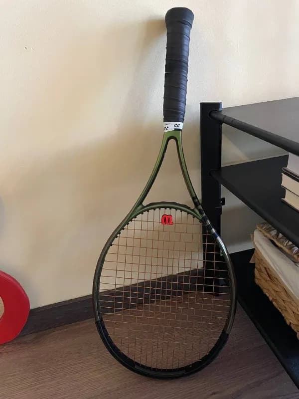Wilson Blade 104 V8, размер ручки 4, вес 290 г — идеальное сочетание контроля, комфорта и элегантног — Батуми — 780 ₾