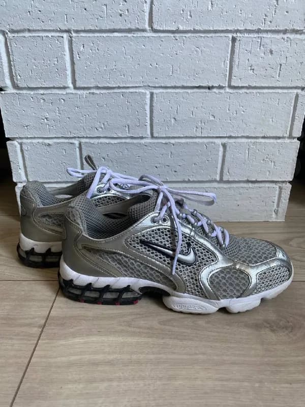 nike, 42eur, 250 лари. Купила здесь же на барахолке, мне оказались широкими, у меня нога слишком узк — Тбилиси — 250 ₾
